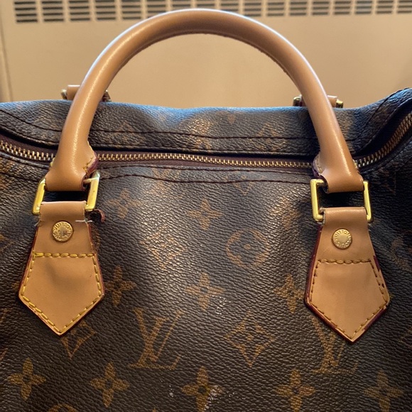 Pre-loved Louis Vuitton speedy! - Picture 8 of 14